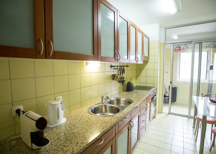 Enjoy By City Hosts Oporto