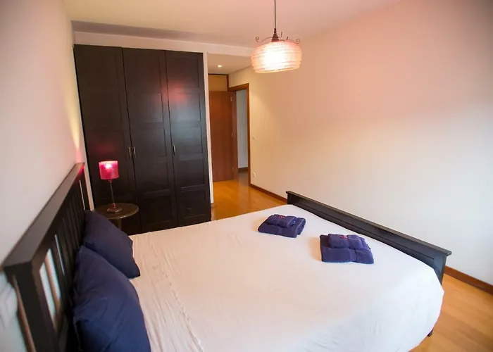 Enjoy By City Hosts Oporto